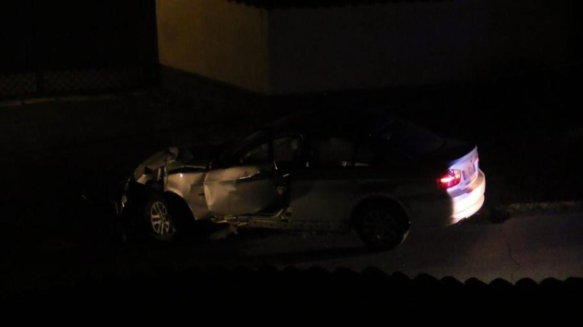 Auto contro un palo: tragedia sfiorata