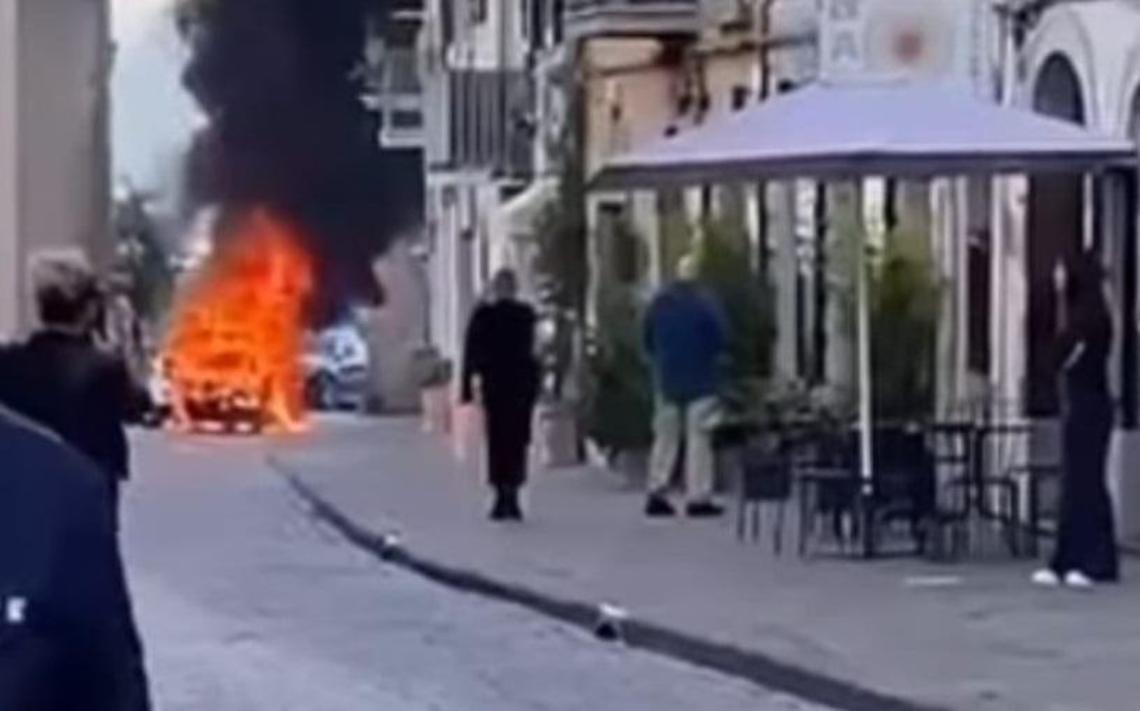 Minicar in fiamme a Ronciglione, carabinieri salvano mamma e figlio