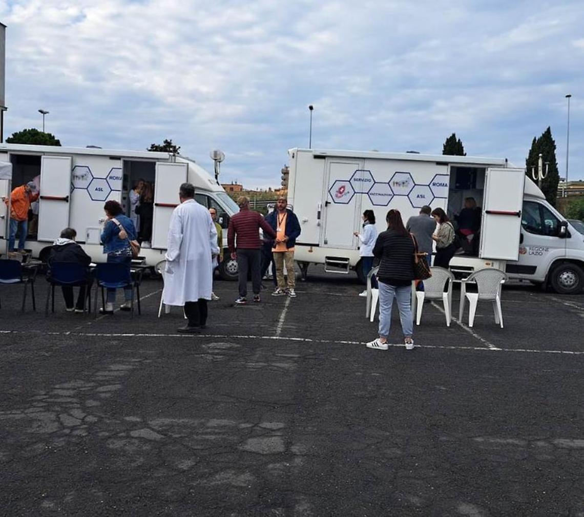 Al mercato l&rsquo;ambulatorio mobile per effettuare le vaccinazioni