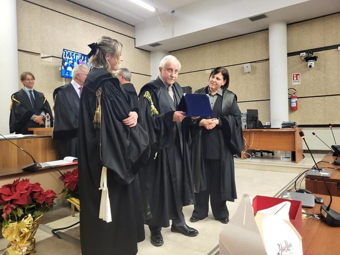 Emozioni e riconoscimenti in Tribunale: 50 anni di professione per l&rsquo;avvocato Carlevaro