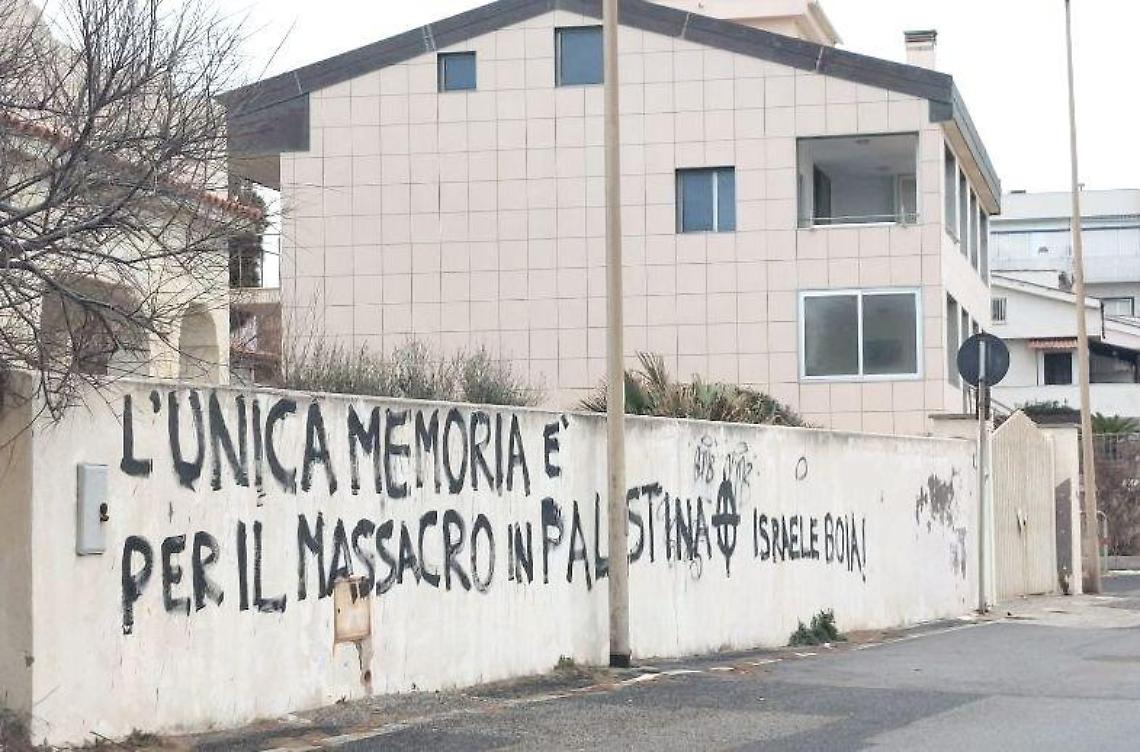 Scritte antisemite: monta la polemica a Santa Marinella
