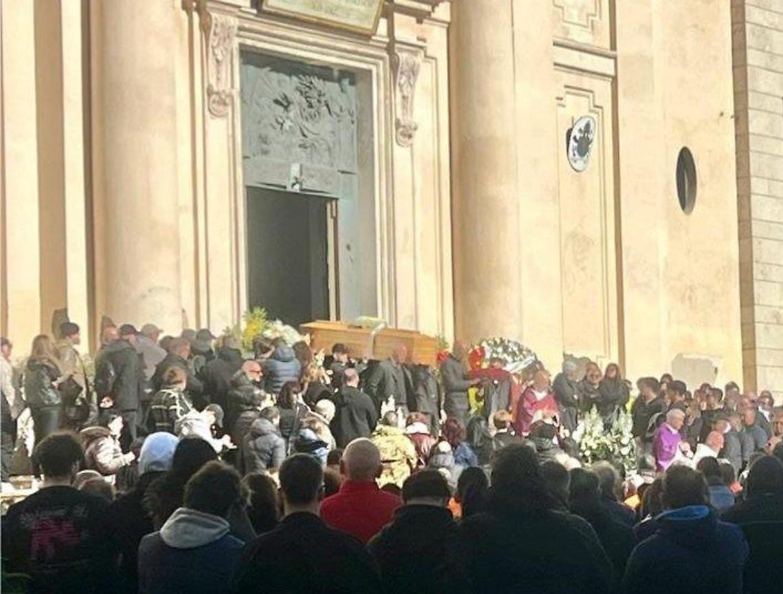 Cattedrale gremita per l’ultimo saluto a Checco