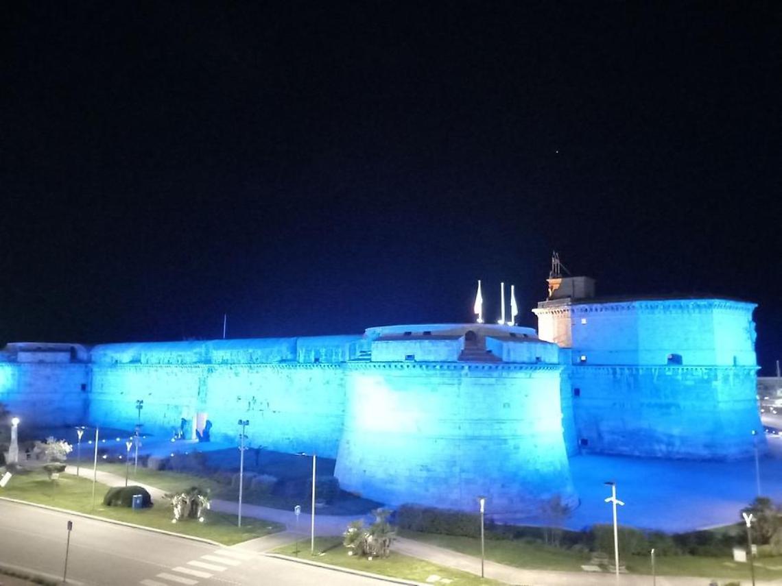 Autismo, il Forte Michelangelo illuminato di blu