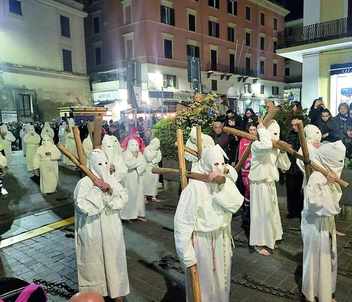 Oltre 160 penitenti per la processione del Cristo Morto a Civitavecchia