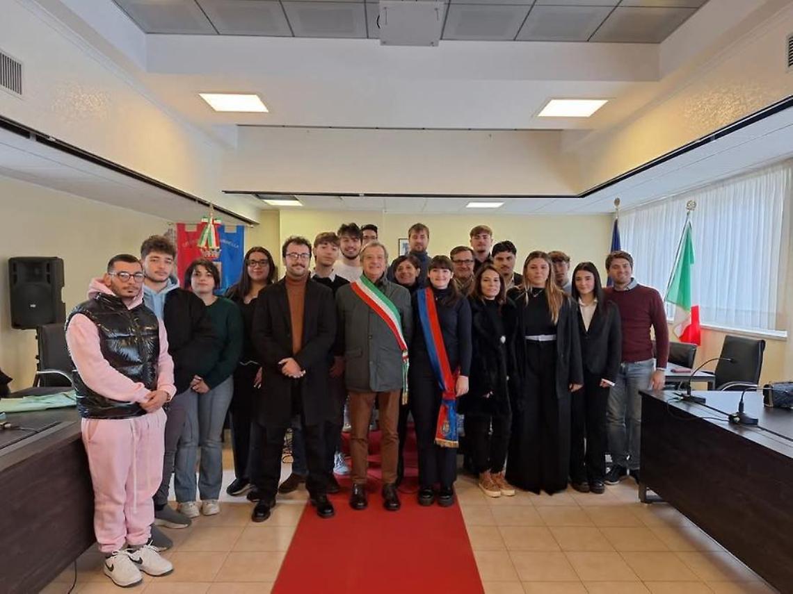 Santa Marinella, diffusione delle offerte di lavoro e pi&ugrave; corse tra comuni del comprensorio: approvate le due mozioni del consiglio dei giovani