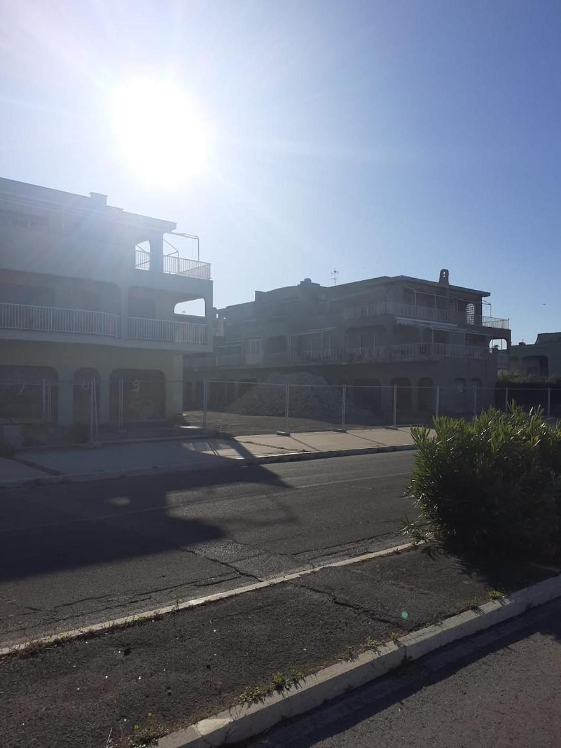 Lungomare nel degrado: lavori fermi da mesi e l&rsquo;estate incalza