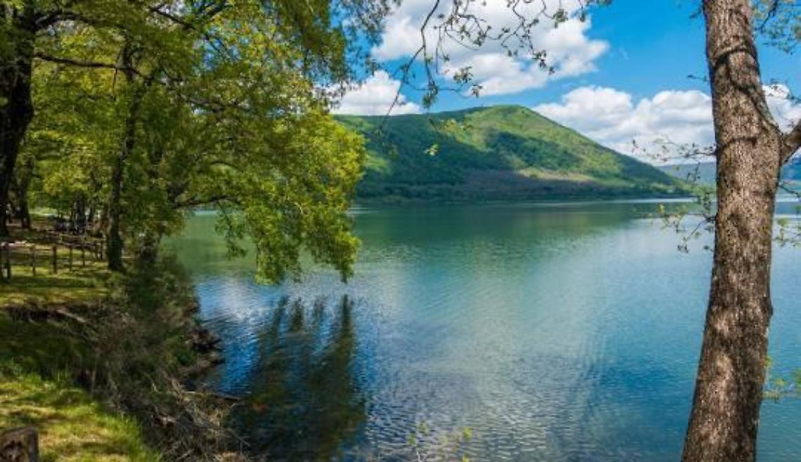 Il lago di Vico torna balneabile