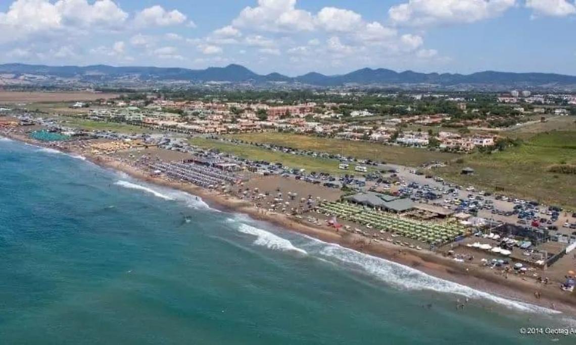 Boom di presenze sulle spiagge libere, calano gli abbonamenti negli stabilimenti