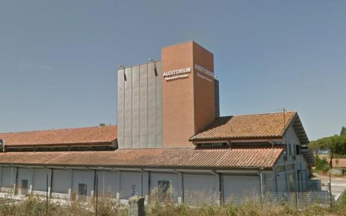 Nuova ditta al lavoro sul cine-teatro: penali giornaliere per i ritardi