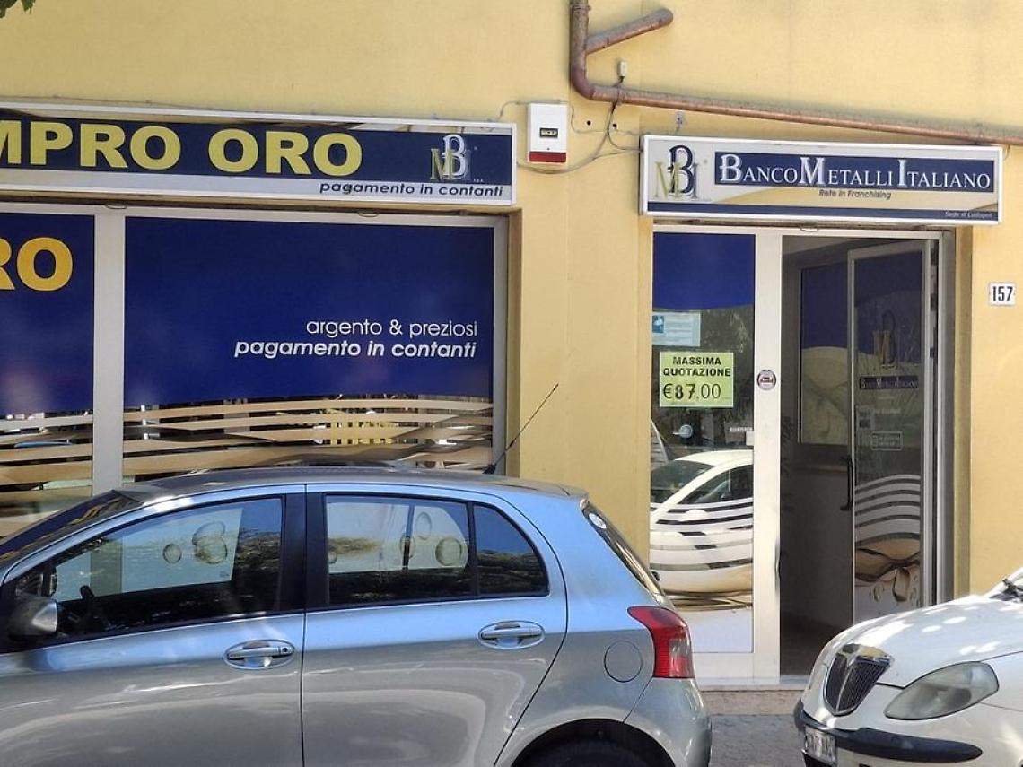 “Compro oro” e gioiellerie di Ladispoli nel mirino dei ladri