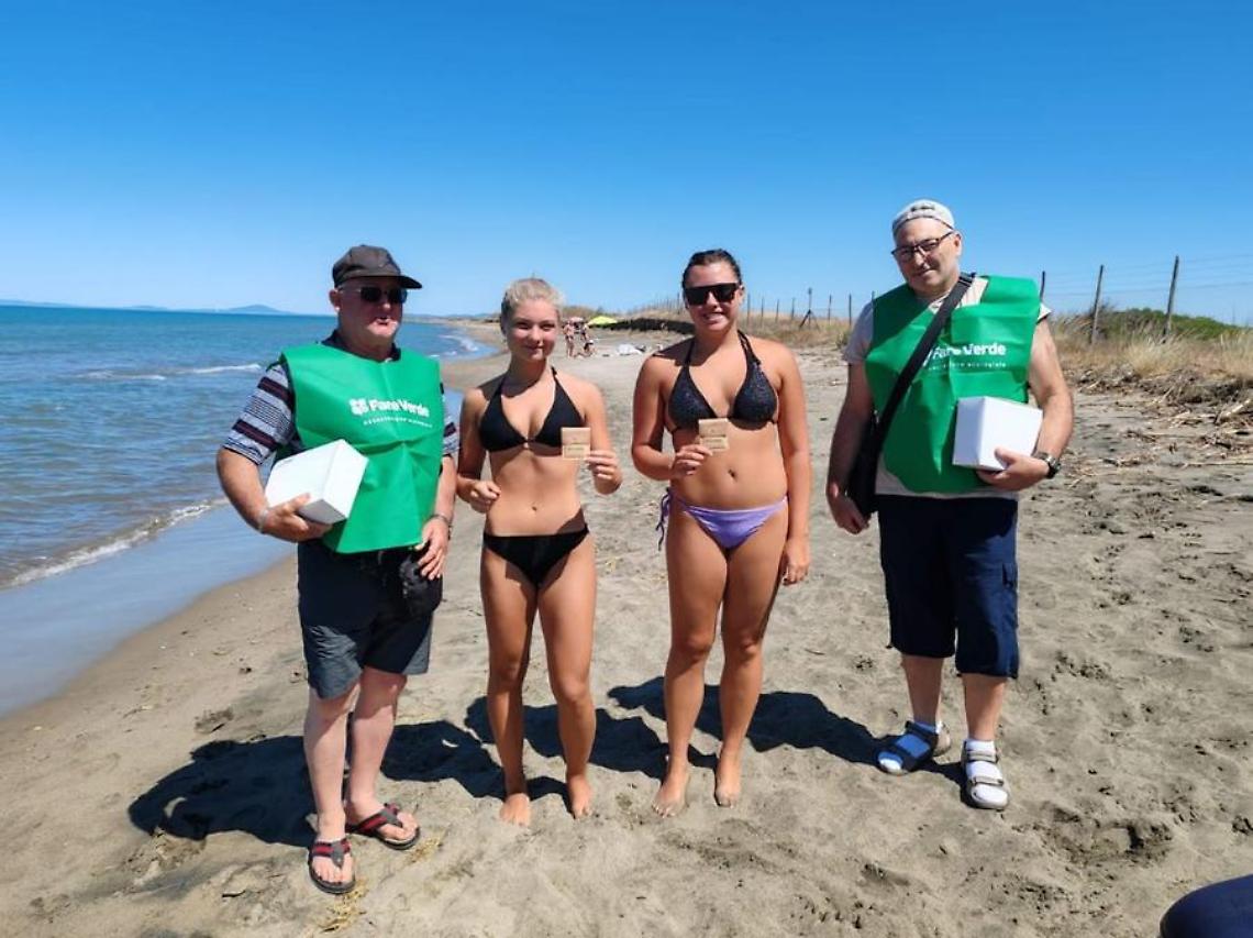 Posacenere portatili distribuiti sulla spiaggia di San Giorgio a Tarquinia