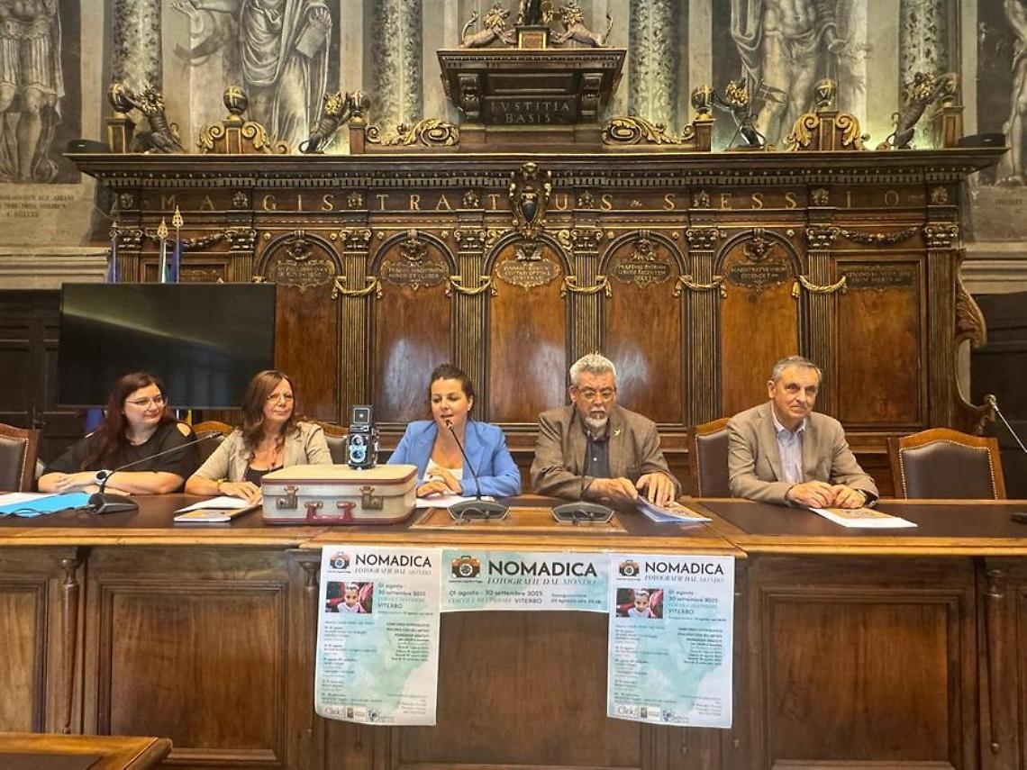 Uno sguardo oltre confine con un click