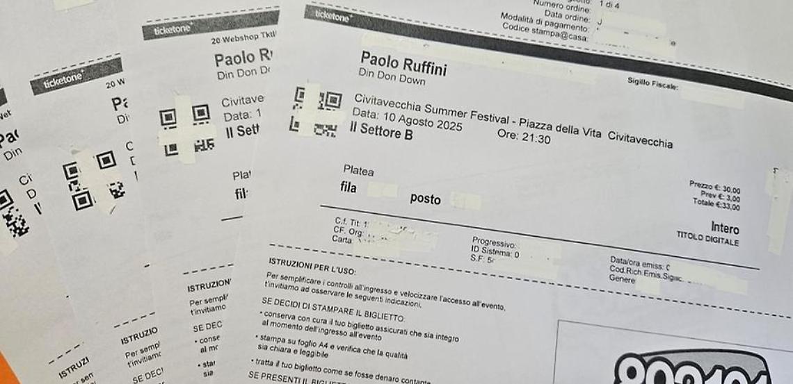 Biglietti acquistati per 140 euro e niente posto a sedere: la denuncia