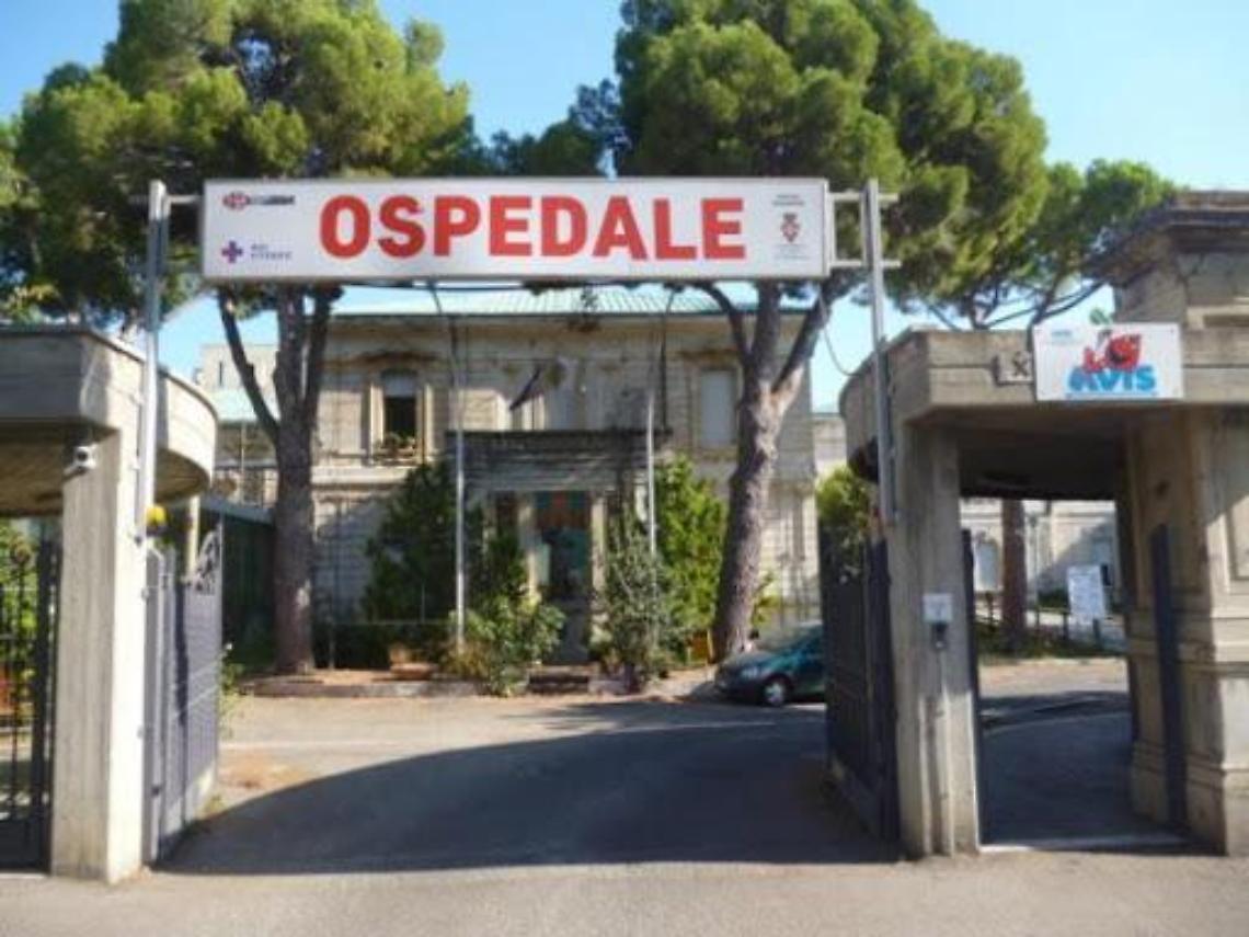 «Il nostro ospedale non può essere depotenziato, basta far decidere chi fa della sanità una questione di bilancio»