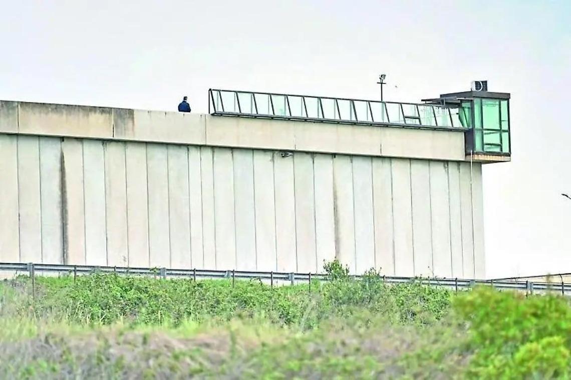 Dall’omicidio al traffico in cellulari in carcere: nuova accusa per l’ex agricoltore di Maccarese