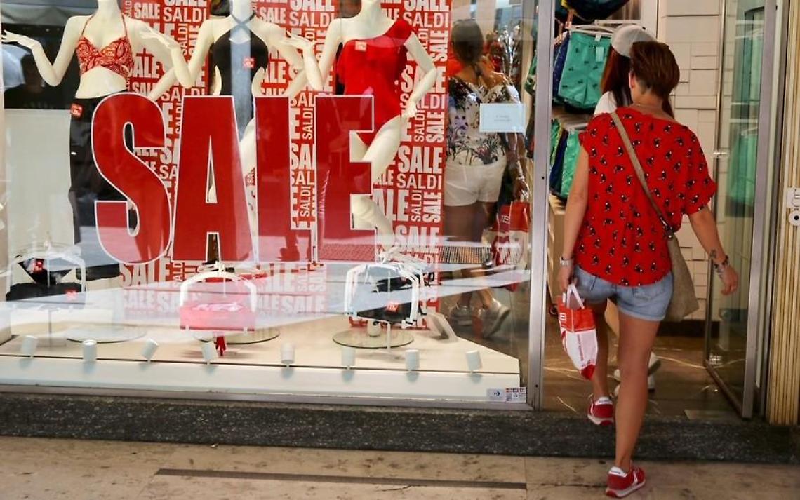 «Saldi, vendite insufficienti a garantire liquidità alle aziende»