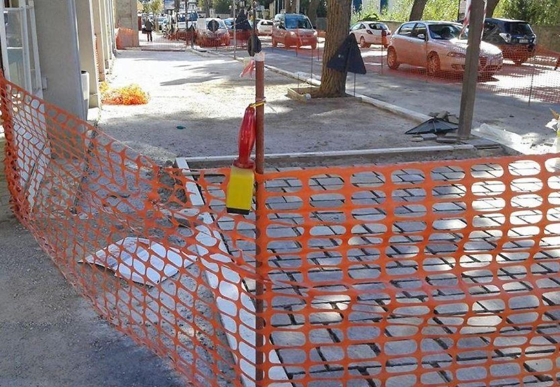 Marciapiedi, a Santa Marinella massiccio intervento di rifacimento