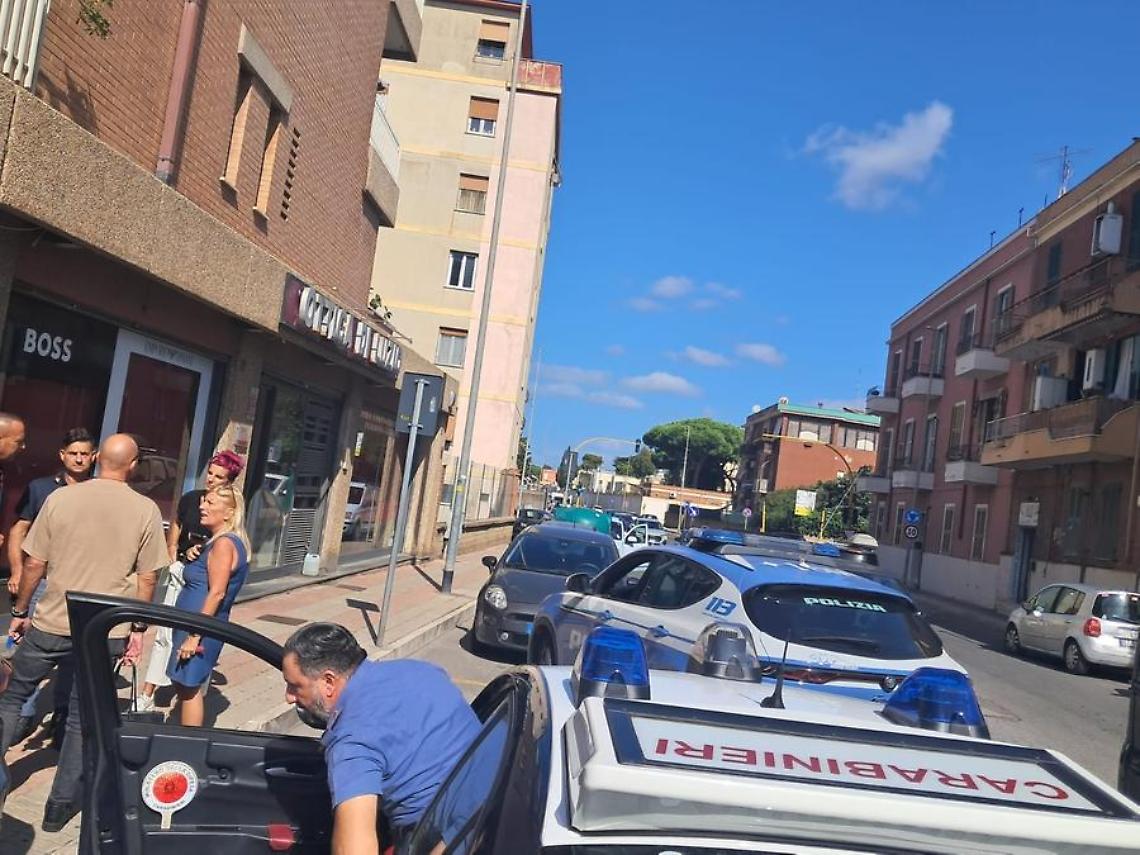 In fuga con gli occhiali rubati da Di Luzio: bloccata coppia di sudamericani