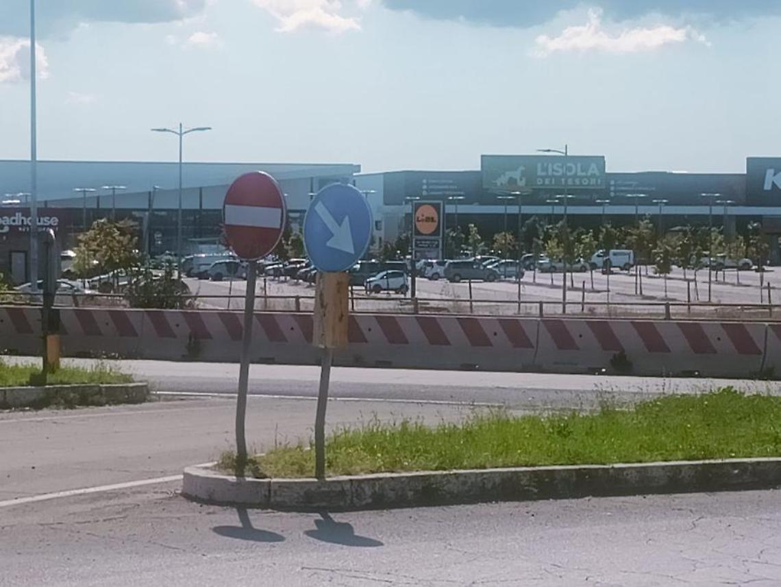 «Ripristinare la svolta a sinistra per il Poggino e i centri commerciali»