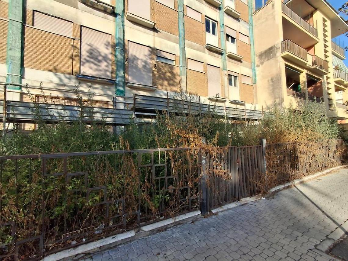 «L’ex alberghiero simbolo del degrado»