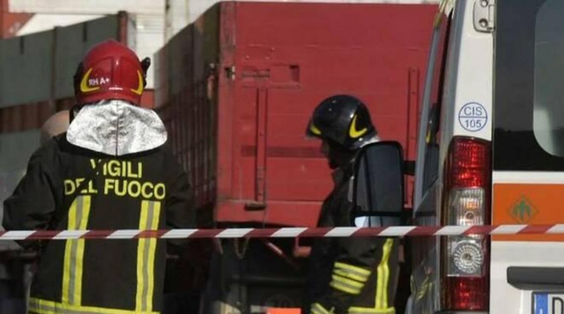 Camioncino si schianta contro il muro: paura in via Oberdan a Santa Marinella
