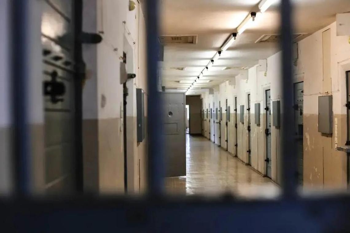 Droga, il capo della rete trovato con il telefonino in cella