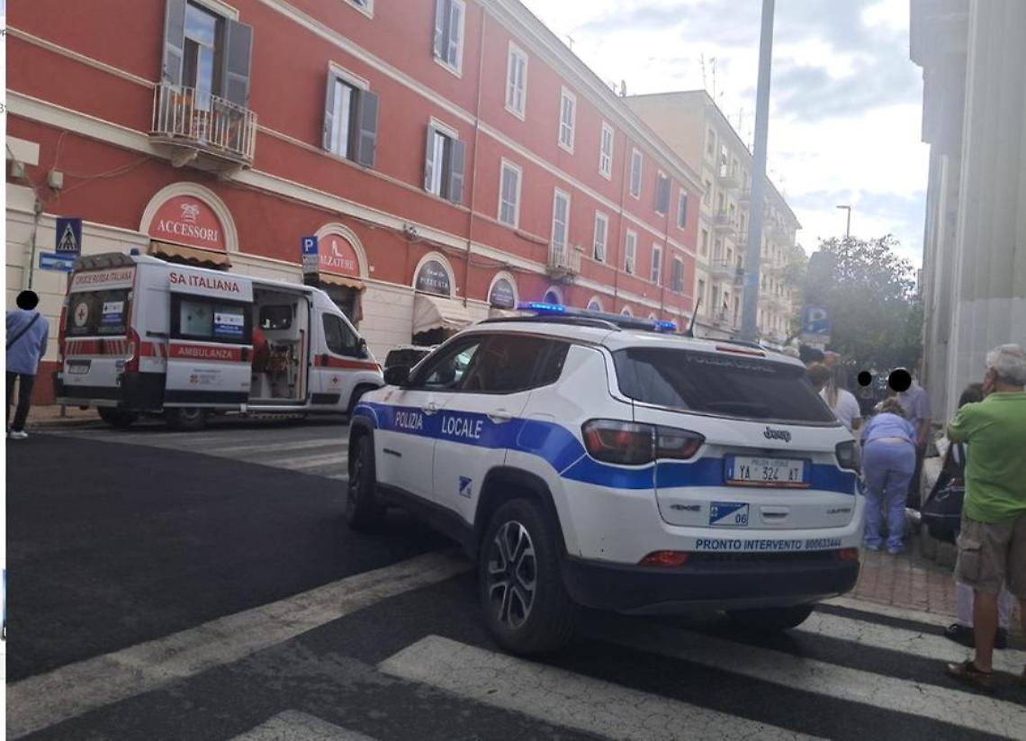 Malore in strada: soccorsa una 19enne