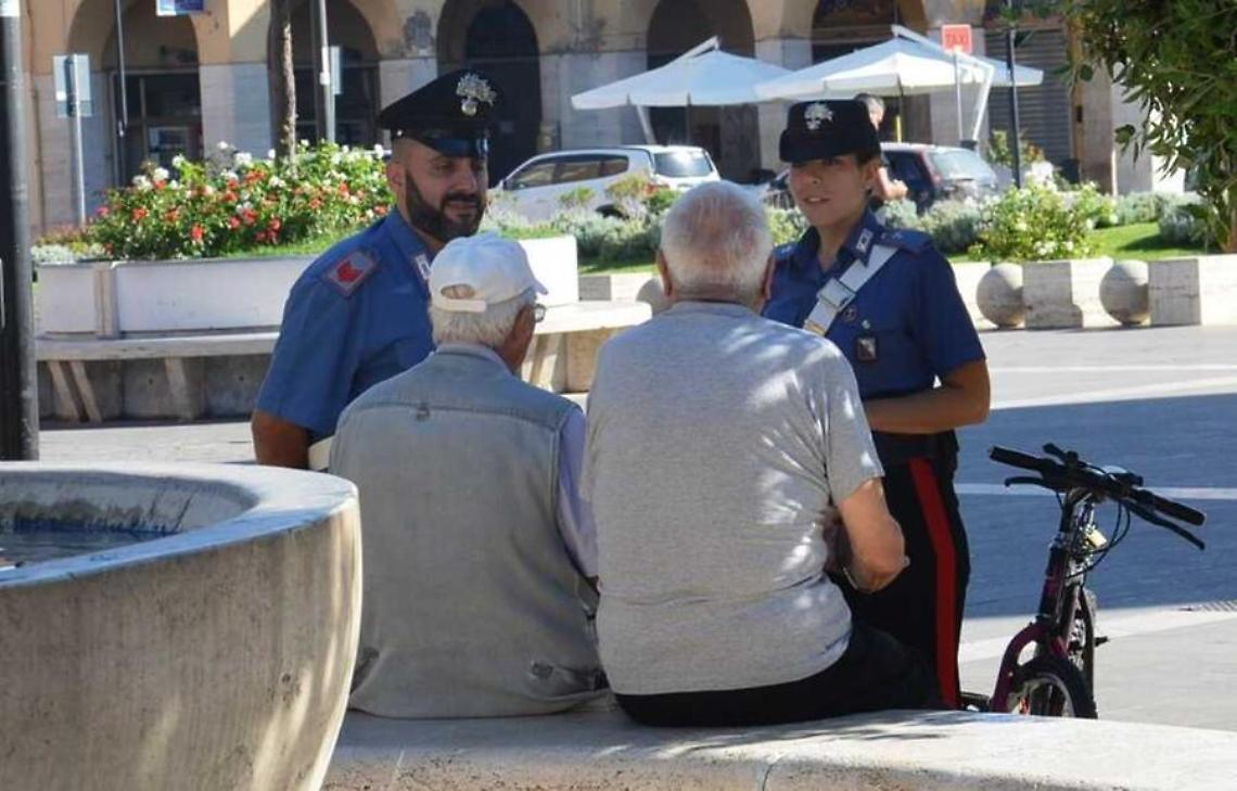 «Si fingono carabinieri per truffarci»