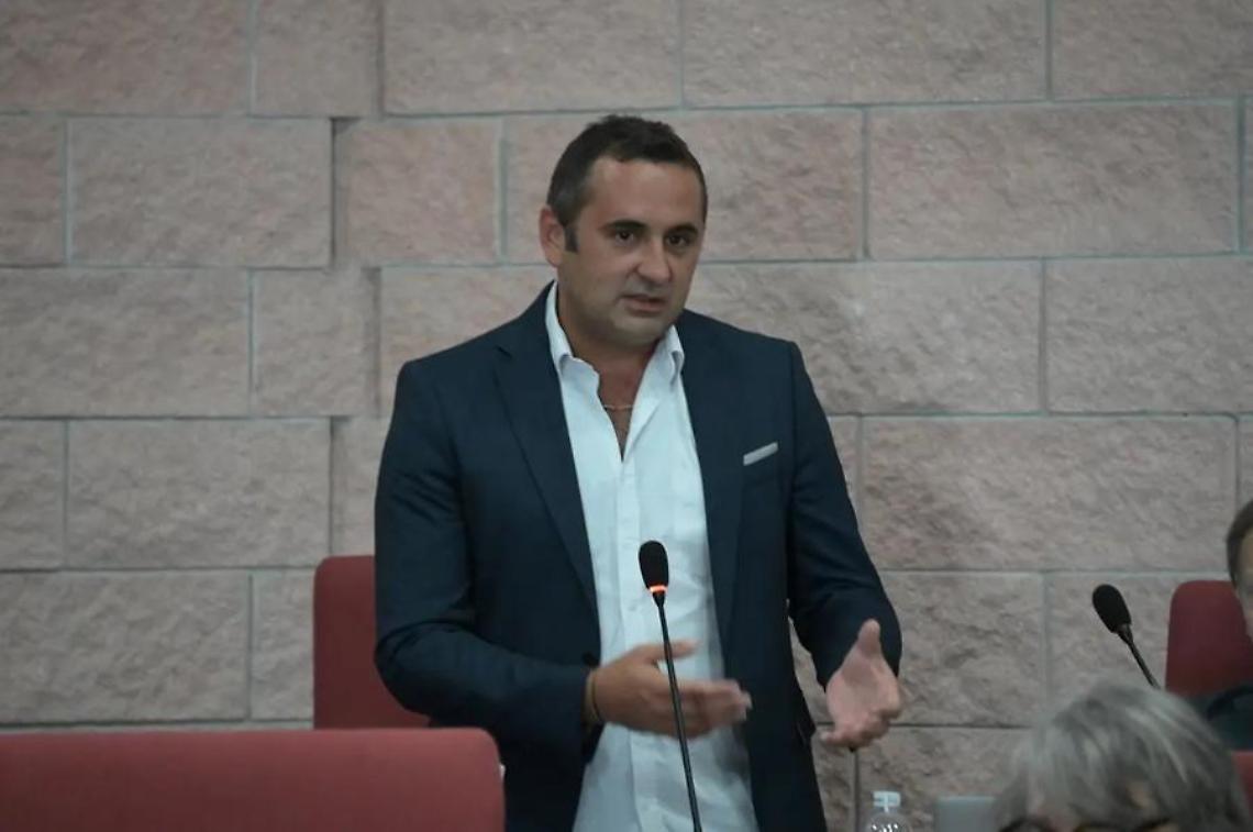 Libri scolastici, Grossi: «Le famiglie costrette ad anticipare centinaia di euro. Serve una soluzione immediata»