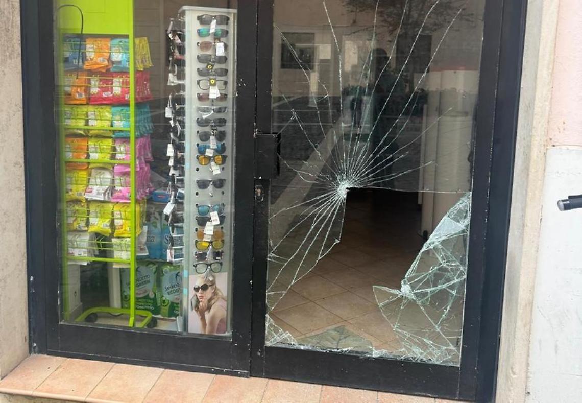 Furti a raffica nei locali del centro