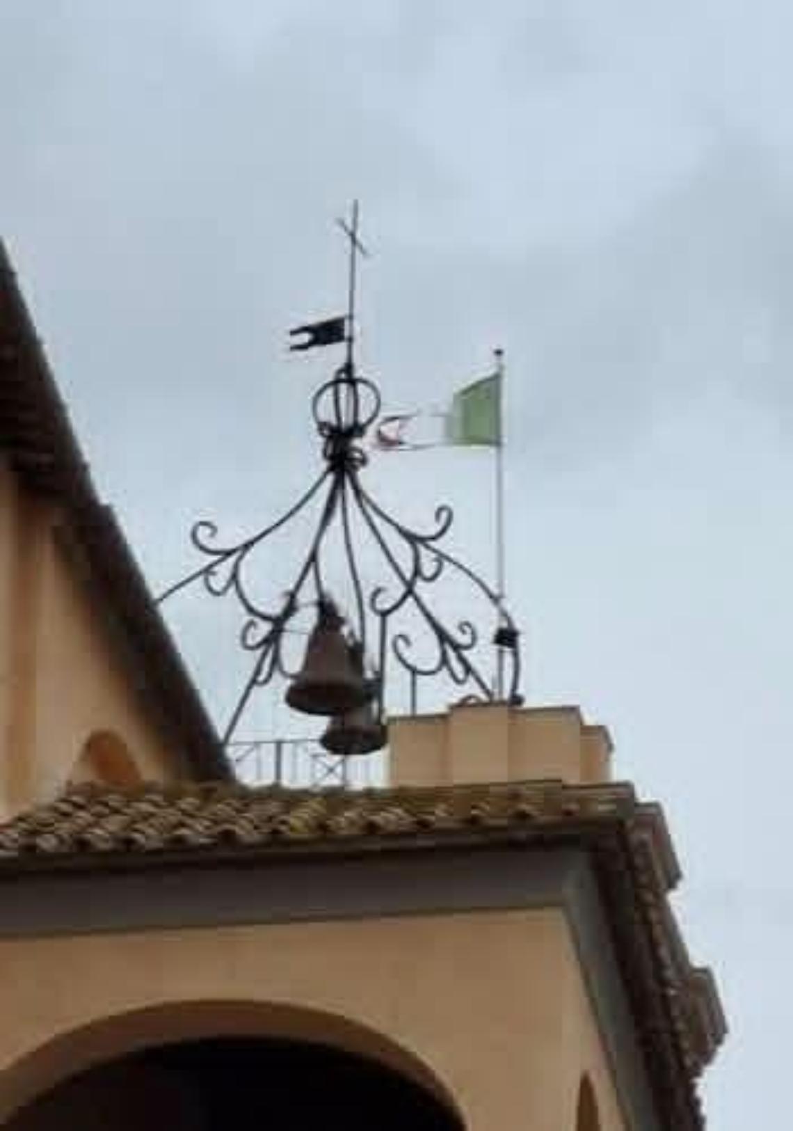 Fratelli d’Italia Tarquinia: «Più rispetto per la bandiera»