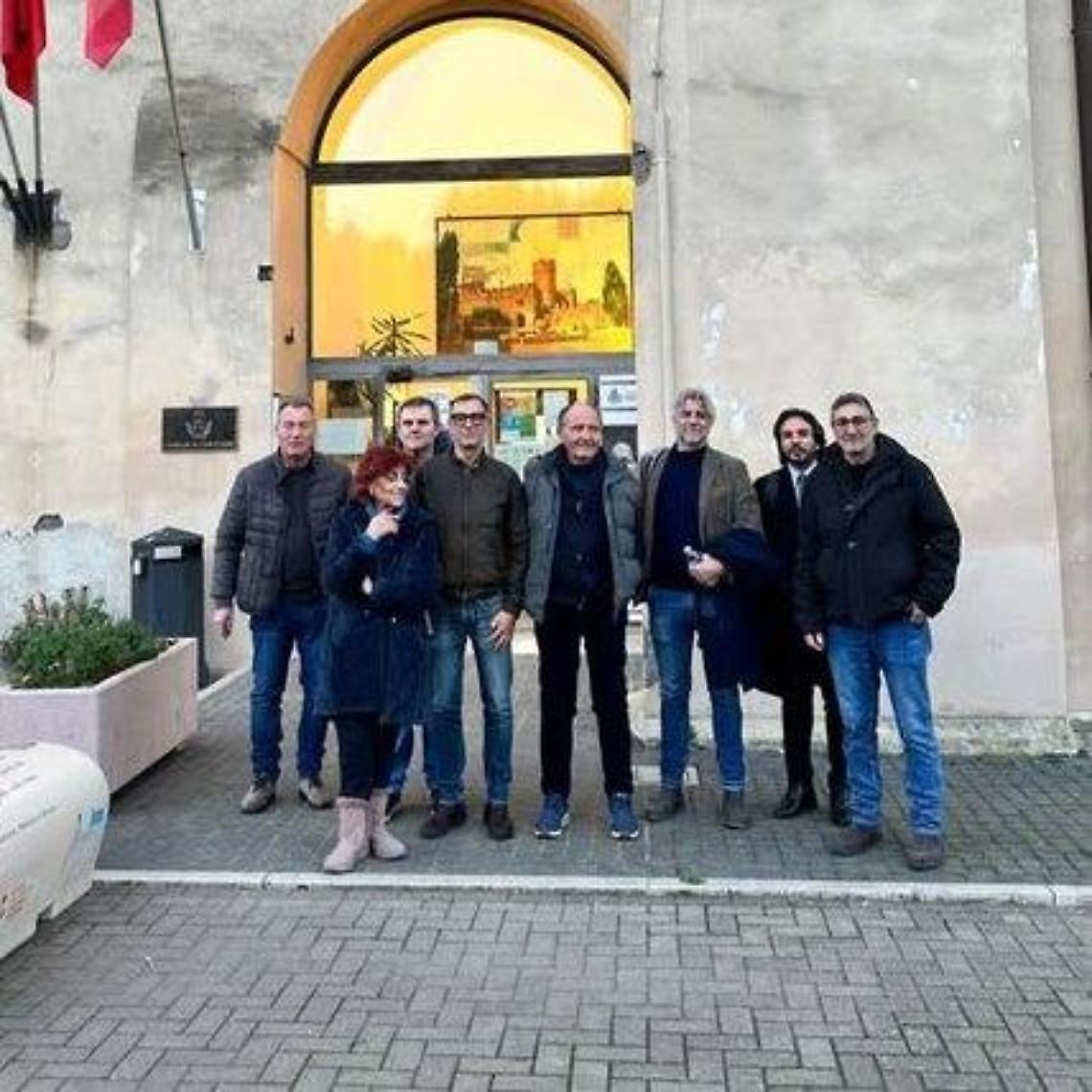 Pronta una mozione di sfiducia