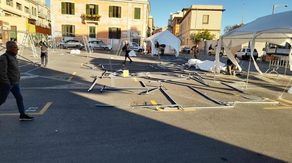 Mercato, gazebo a piazza XXIV Maggio ko dopo 24 ore: trasferimento in salita