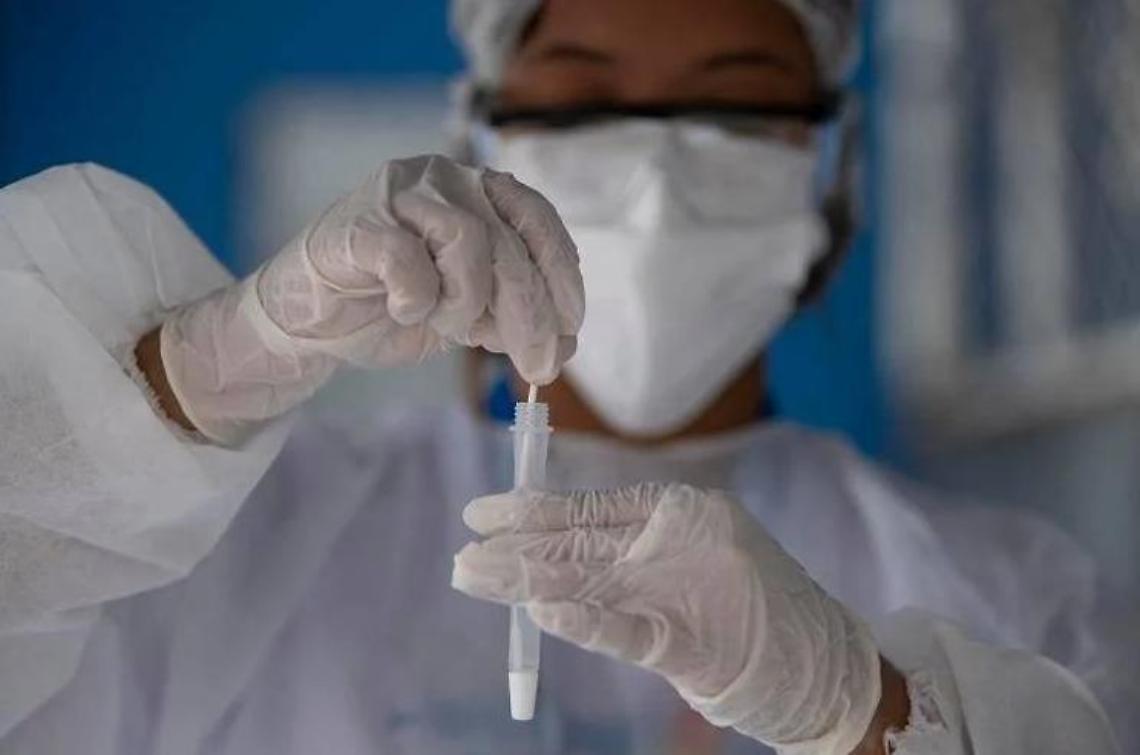 La rivolta degli operatori sanitari: «Eroi della pandemia, ora licenziati»
