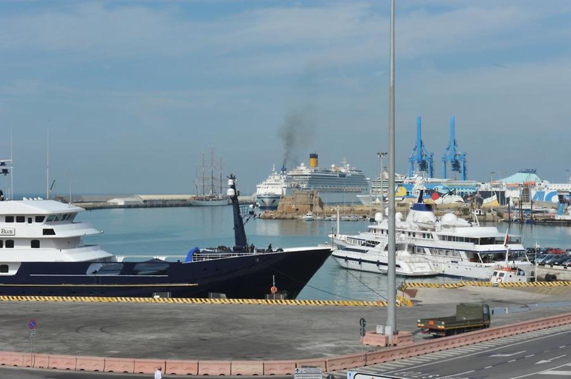 Latrofa: «Massima attenzione e ascolto verso chi ogni giorno lavora in porto»