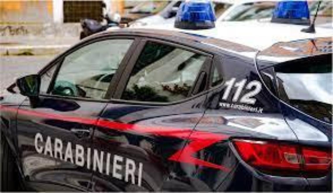 Ruba borsa a una donna, identificato e denunciato