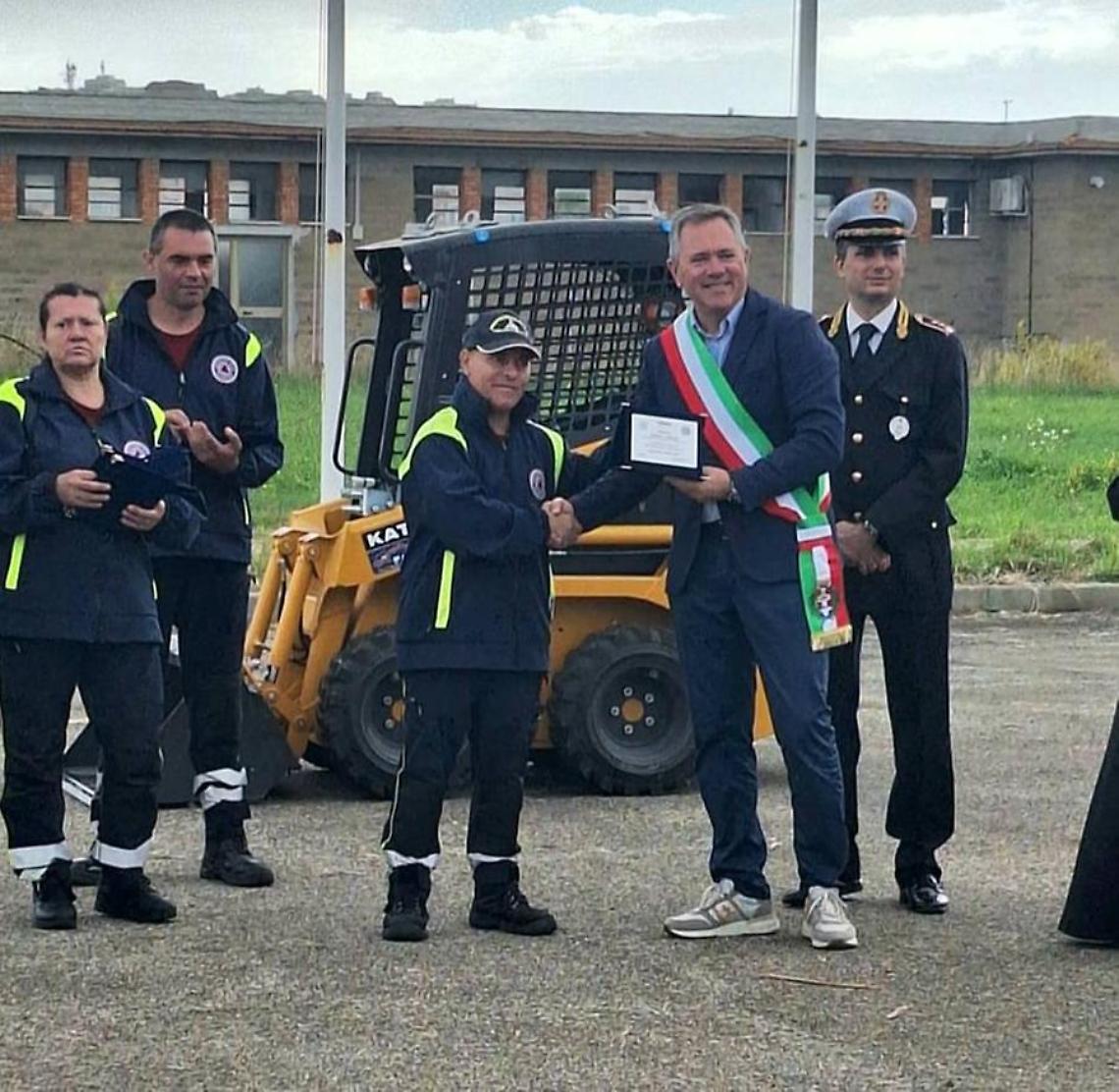 Giornata della Protezione civile dell’Aeopc: inaugurato anche il nuovo mezzo Bobcat