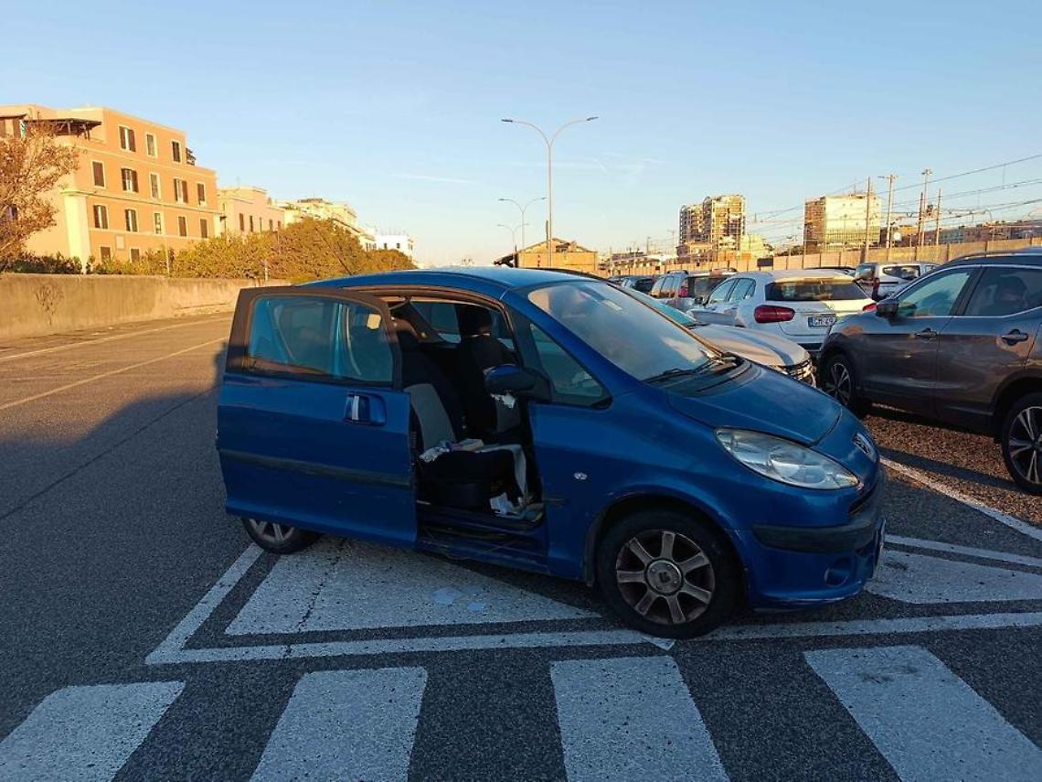 Vandalismi e sosta selvaggia: viale della Vittoria sempre più ‘’terra di nessuno’’