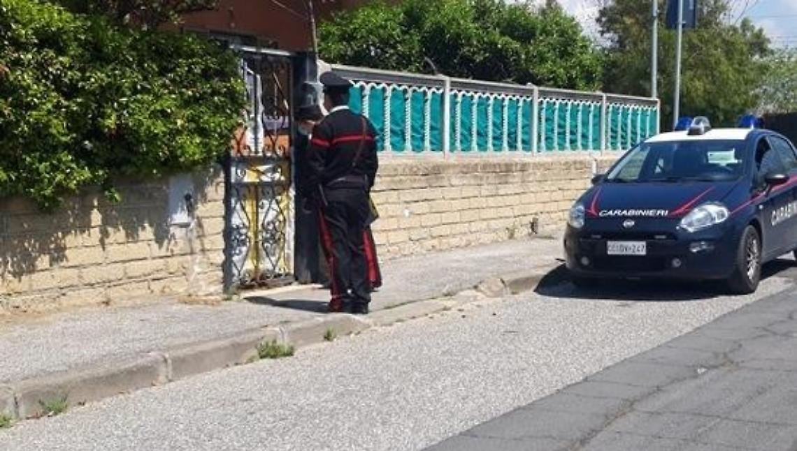«Siamo carabinieri» e invece sono ladri