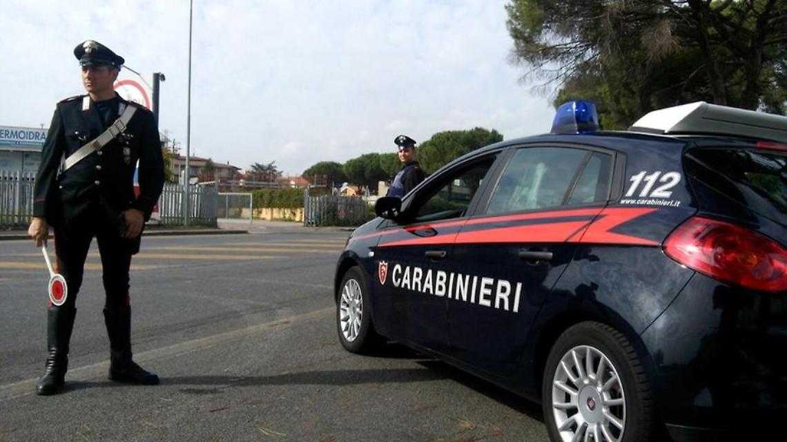 Sorpresi dai carabinieri con piccone e passamontagna: denunciati in tre