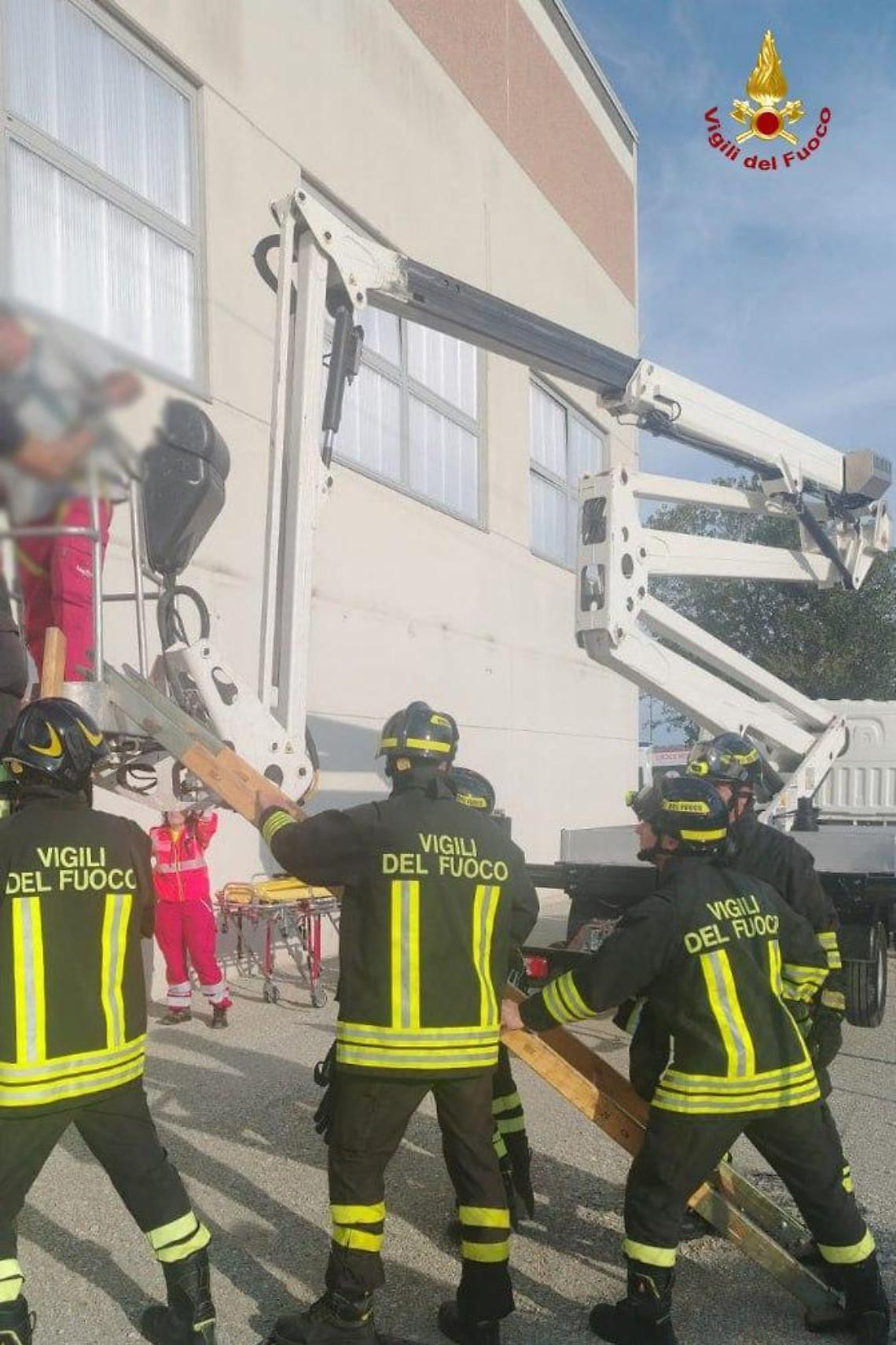 Montalto, operaio folgorato mentre lavora su una cabina elettrica nei pressi di un impianto fotovoltaico