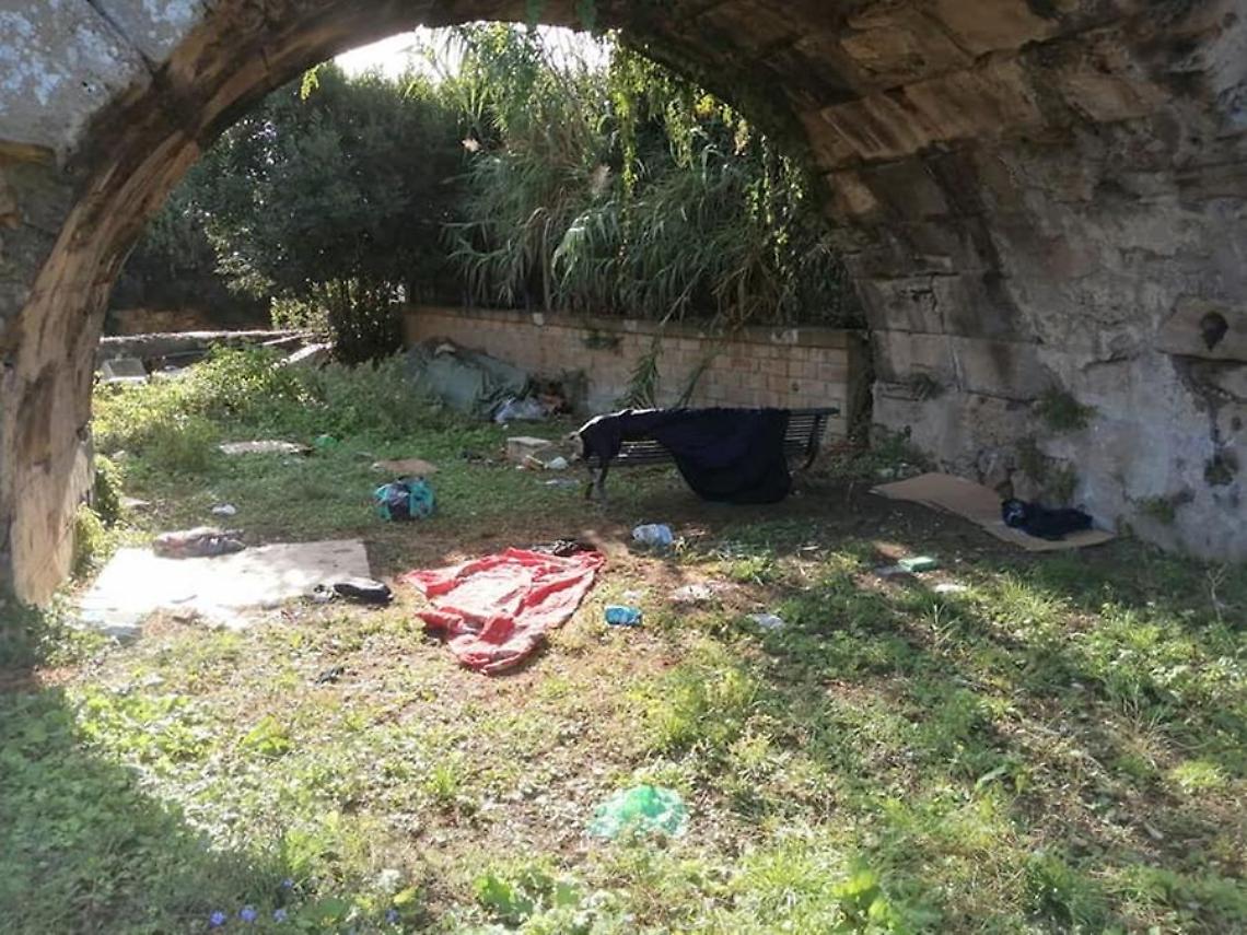 Trovato in una pozza di sangue dopo una lite a Santa Marinella: subito soccorso