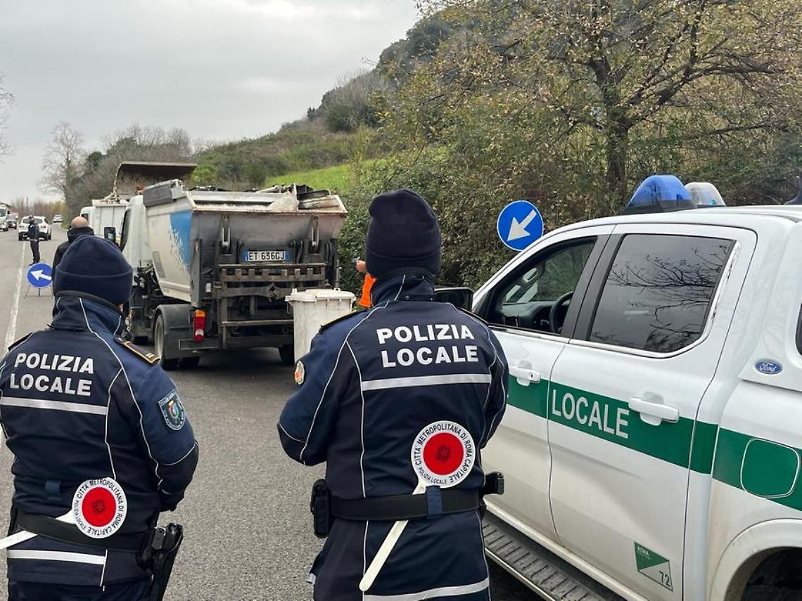 Rifiuti abbandonati e terreni incolti: sanzioni a raffica