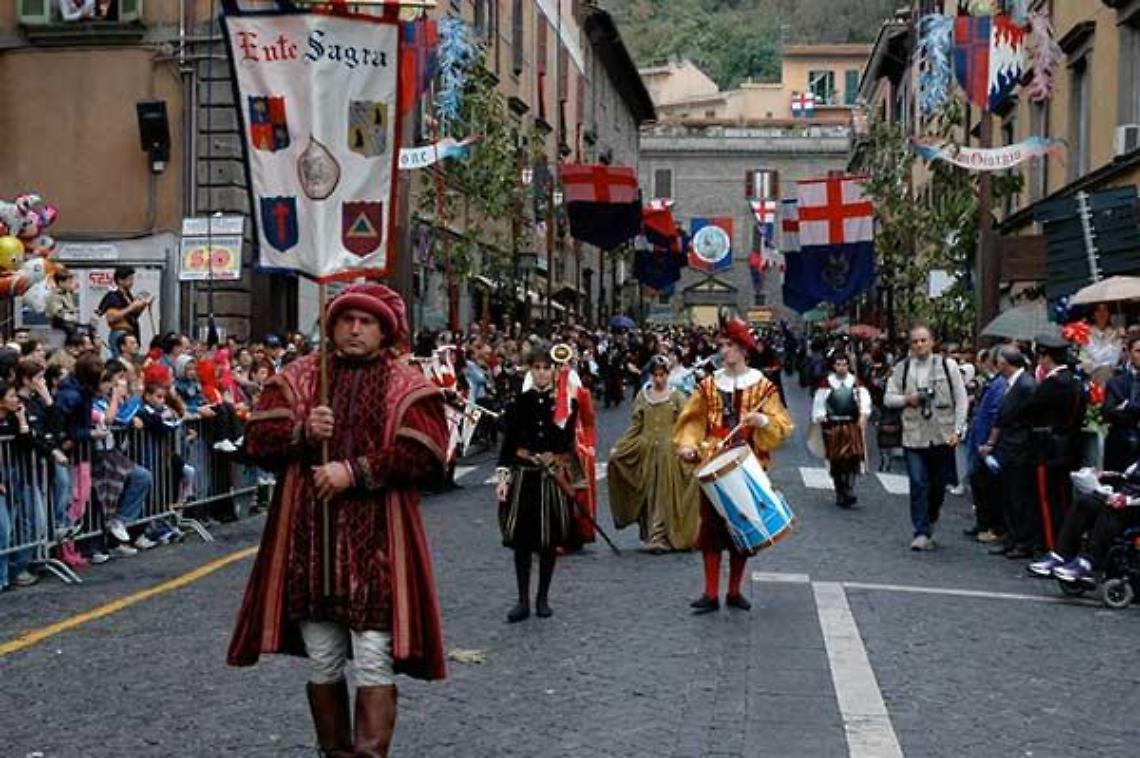 La sagra delle castagne conquista i visitatori e sbarca su Canale 5