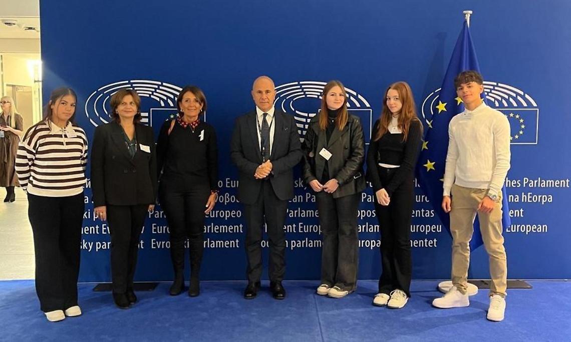 Quattro studenti del Liceo Galilei in visita al Parlamento Europeo