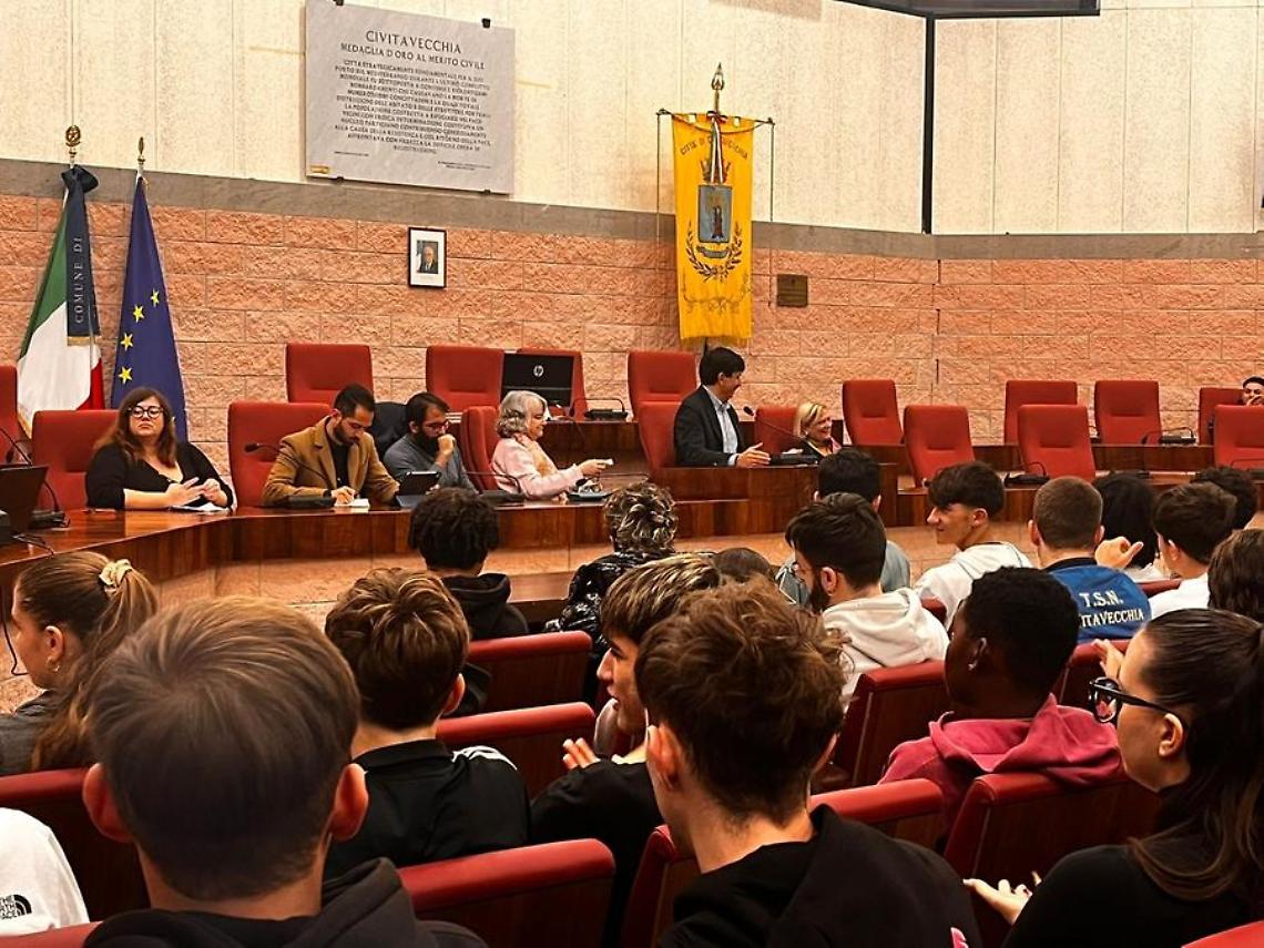 Aula Pucci gremita di studenti per “Costruire la pace: una sfida possibile”