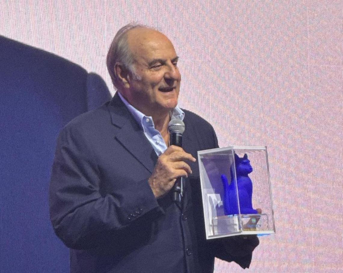 Gerry Scotti, doppia festa: riceve il 13° Telegatto e nasce la nipotina Olivia