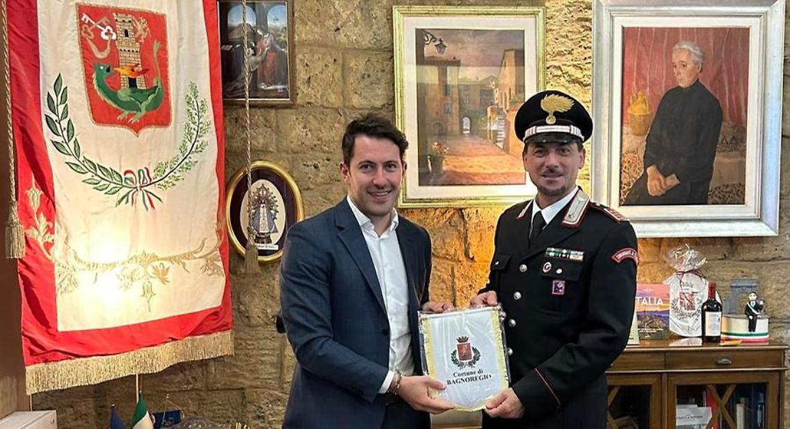 Finto carabiniere tenta una rapina