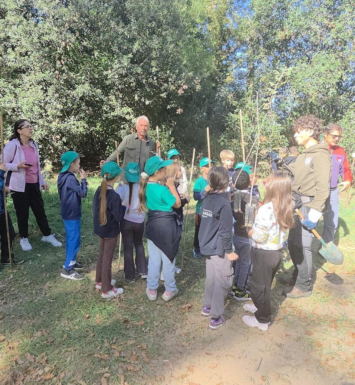 “Un albero per il futuro”, il bosco rinasce con i bambini