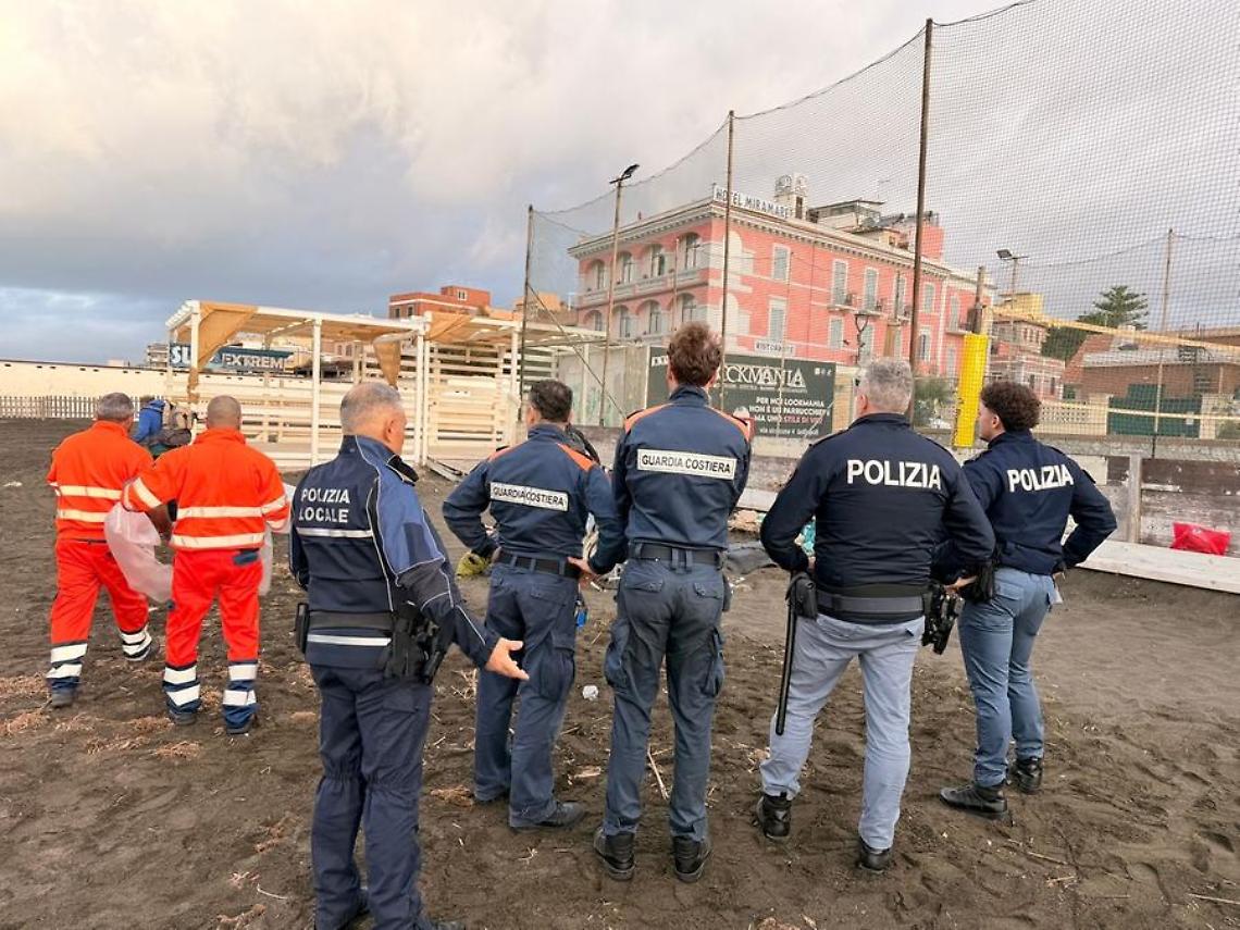 Tende, campeggi e schiamazzi notturni: blitz interforze all’alba